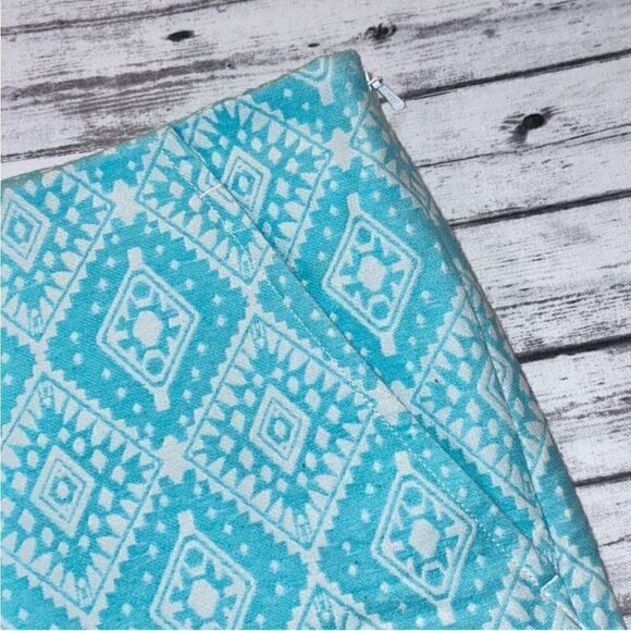 Southern Tide Alice Ikat Jacquard Shorts - Picture 6 of 11